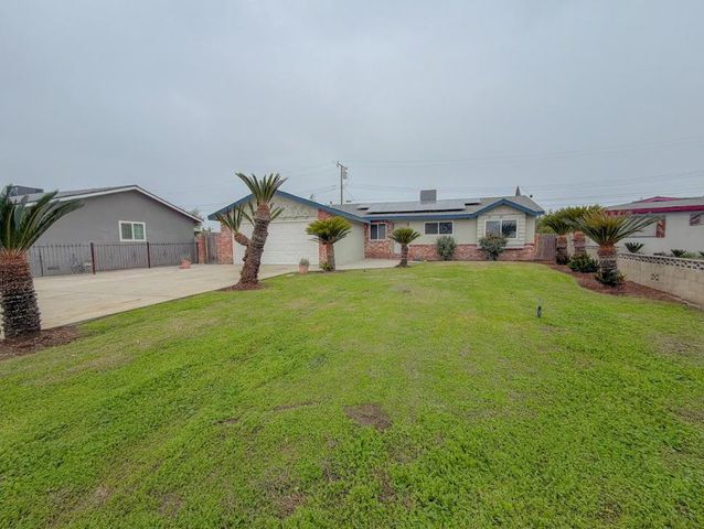 1400 W Oakland Avenue, Tulare, CA 93274
