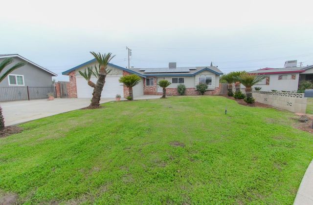 1400 W Oakland Avenue, Tulare, CA 93274