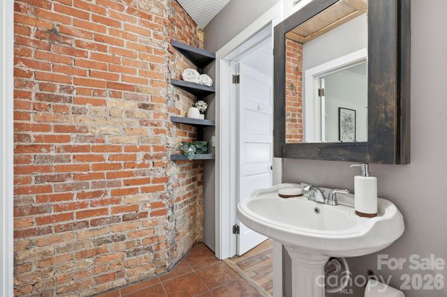 86 Annandale Avenue, Asheville, NC 28801