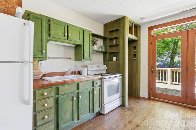 86 Annandale Avenue, Asheville, NC 28801