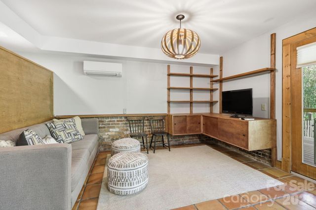 86 Annandale Avenue, Asheville, NC 28801