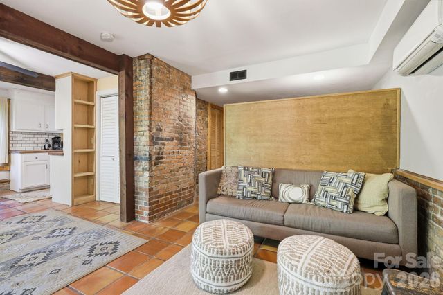 86 Annandale Avenue, Asheville, NC 28801