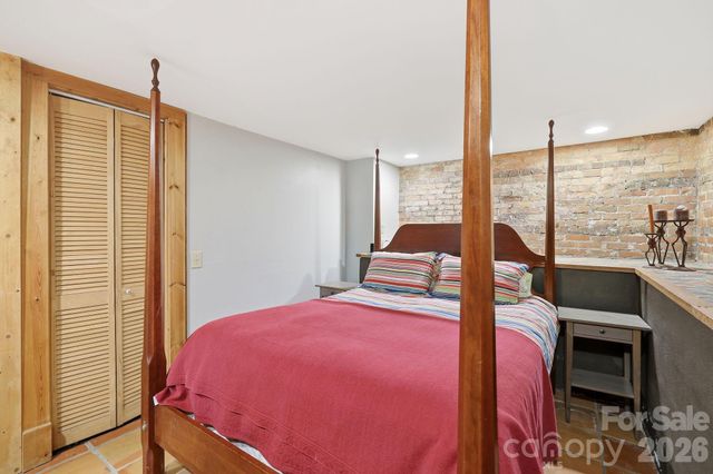 86 Annandale Avenue, Asheville, NC 28801