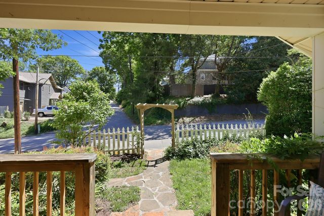 86 Annandale Avenue, Asheville, NC 28801