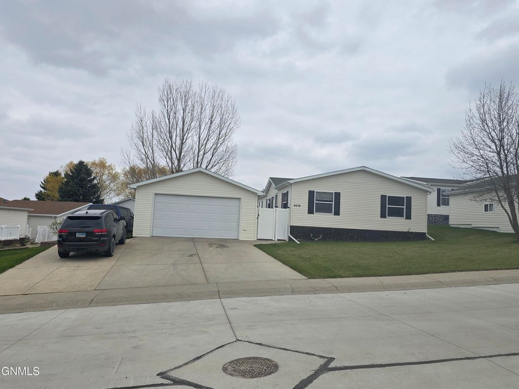 4019 Chandler Lane, Bismarck, ND 58503 photo 1
