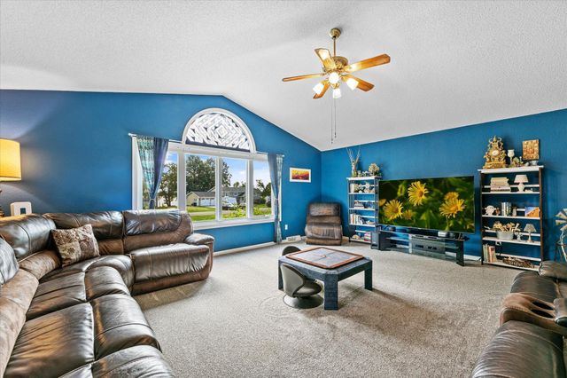 11655 Sunset Circle, Hutchinson, MN 55350