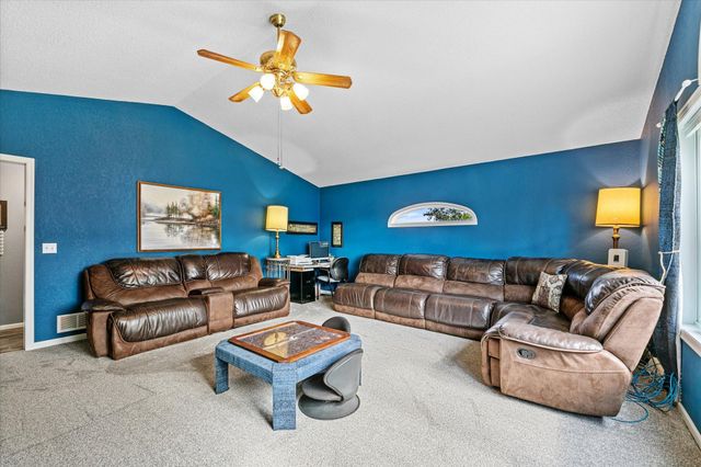 11655 Sunset Circle, Hutchinson, MN 55350