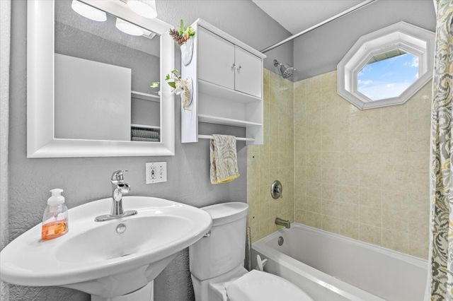 11655 Sunset Circle, Hutchinson, MN 55350