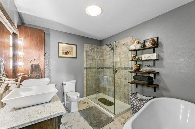 11655 Sunset Circle, Hutchinson, MN 55350