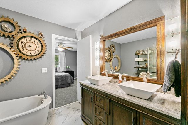 11655 Sunset Circle, Hutchinson, MN 55350