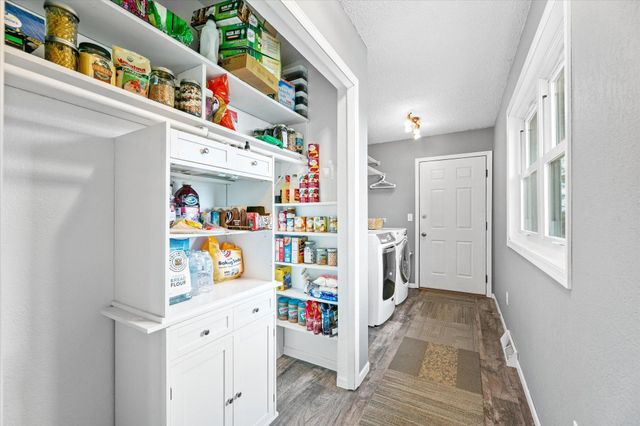 11655 Sunset Circle, Hutchinson, MN 55350