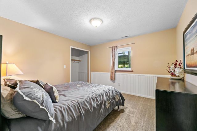 11655 Sunset Circle, Hutchinson, MN 55350