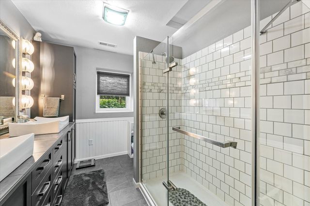 11655 Sunset Circle, Hutchinson, MN 55350