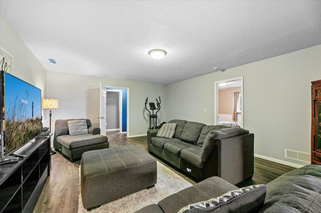 11655 Sunset Circle, Hutchinson, MN 55350