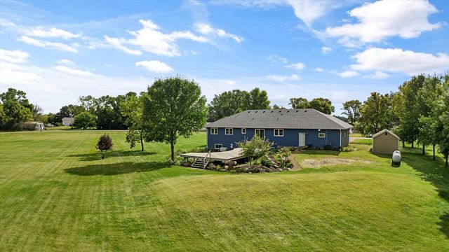 11655 Sunset Circle, Hutchinson, MN 55350