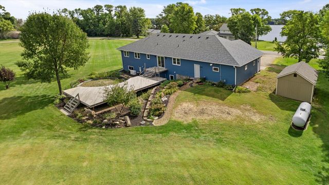 11655 Sunset Circle, Hutchinson, MN 55350