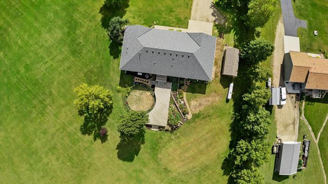 11655 Sunset Circle, Hutchinson, MN 55350