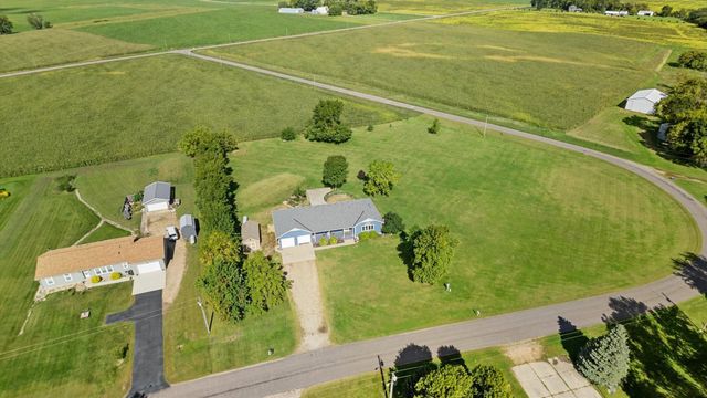 11655 Sunset Circle, Hutchinson, MN 55350