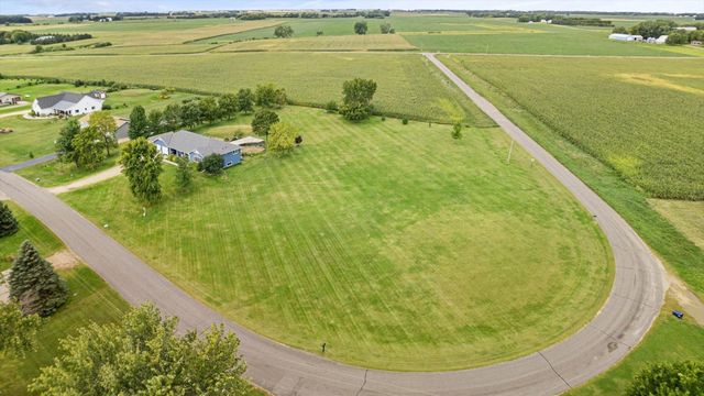 11655 Sunset Circle, Hutchinson, MN 55350