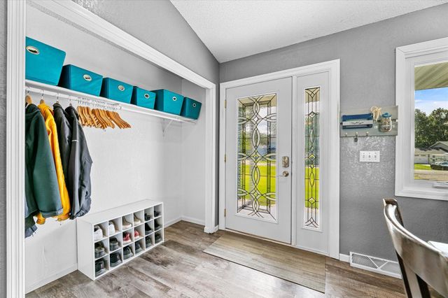 11655 Sunset Circle, Hutchinson, MN 55350