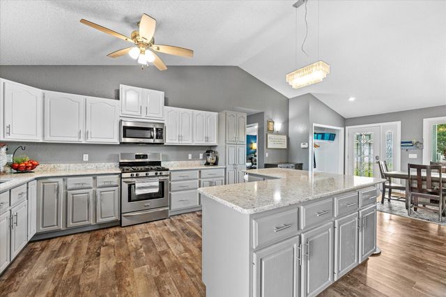 11655 Sunset Circle, Hutchinson, MN 55350