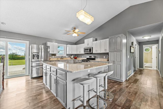 11655 Sunset Circle, Hutchinson, MN 55350