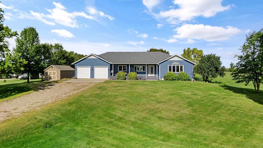 11655 Sunset Circle, Hutchinson, MN 55350