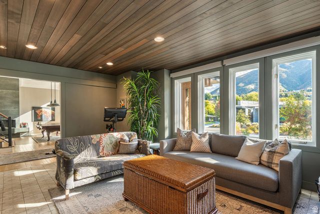 8364 S ETIENNE WAY, Sandy, UT 84093