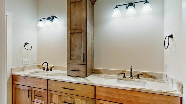 722 E Reinel Street, Jefferson, WI 53549