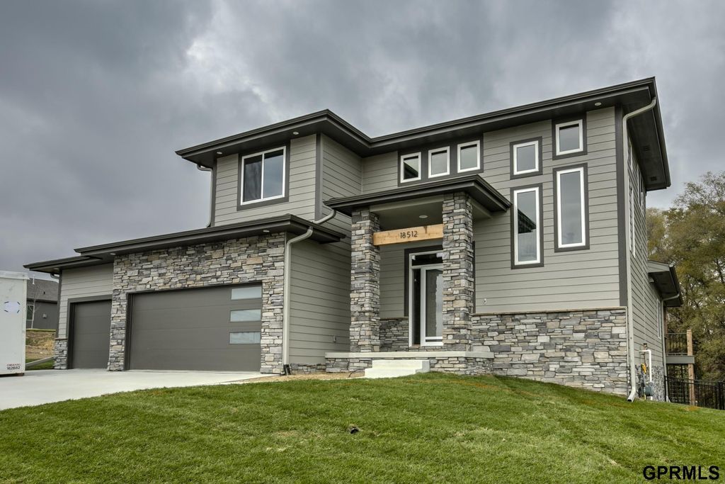 20952 Jaynes Street, Elkhorn, NE 68022