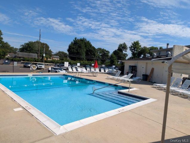 2435 Union Boulevard 7B, Islip, NY 11751