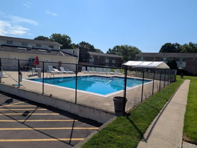2435 Union Boulevard 7B, Islip, NY 11751
