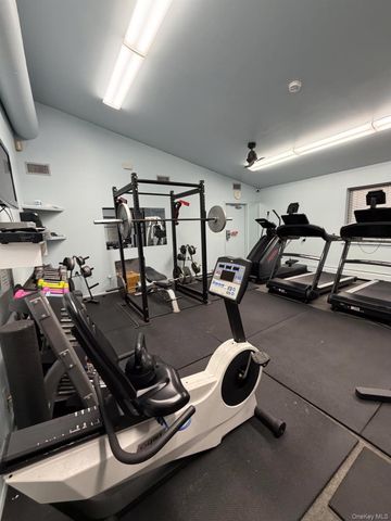 2435 Union Boulevard 7B, Islip, NY 11751