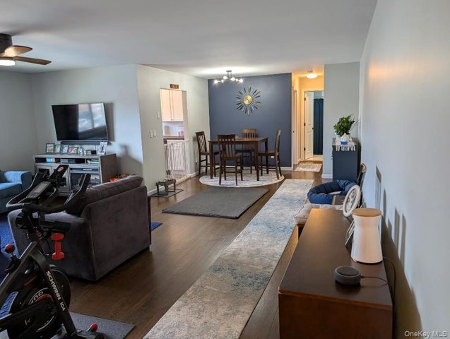 2435 Union Boulevard 7B, Islip, NY 11751