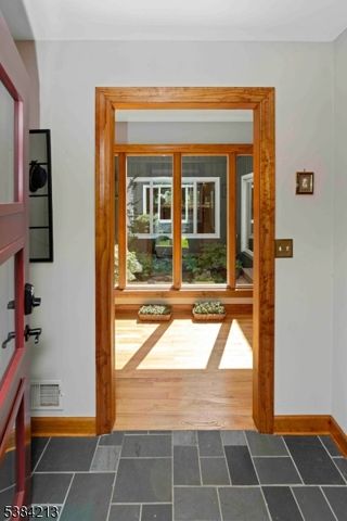 1 Fawn Ridge Rd, Clinton Twp., NJ 08833