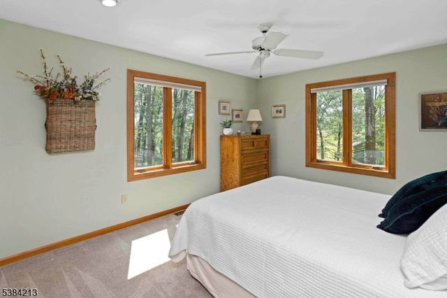 1 Fawn Ridge Rd, Clinton Twp., NJ 08833