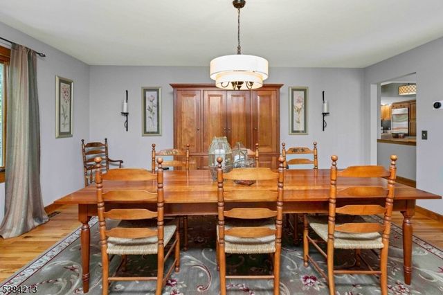 1 Fawn Ridge Rd, Clinton Twp., NJ 08833