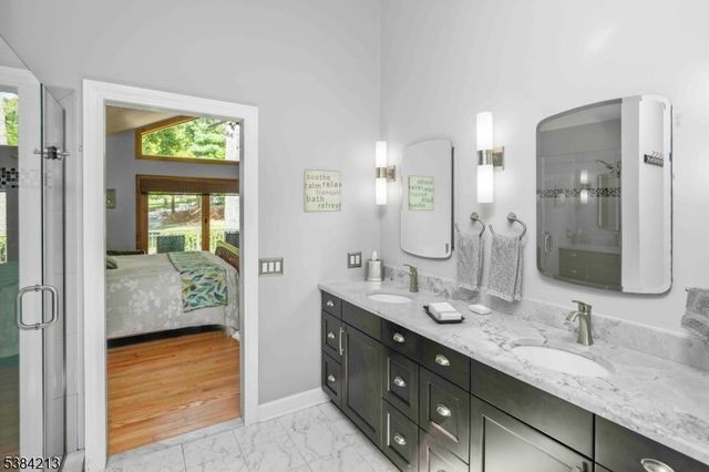 1 Fawn Ridge Rd, Clinton Twp., NJ 08833