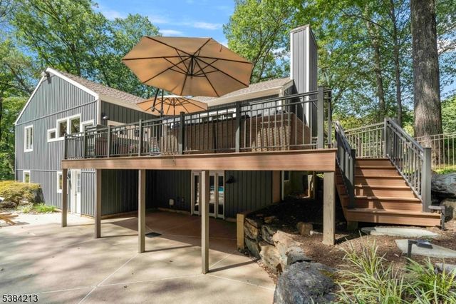 1 Fawn Ridge Rd, Clinton Twp., NJ 08833