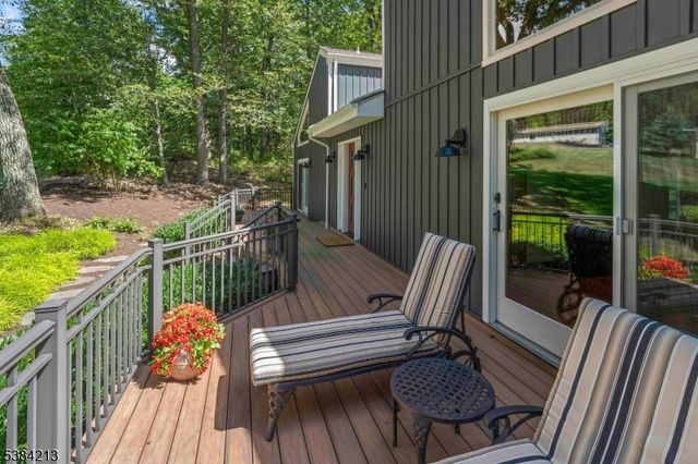 1 Fawn Ridge Rd, Clinton Twp., NJ 08833