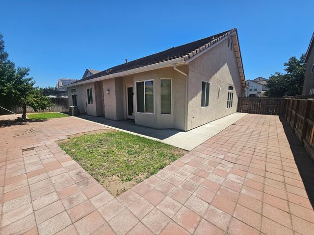 943 Tannehill Dr, Manteca, CA 95337