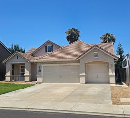 943 Tannehill Dr, Manteca, CA 95337