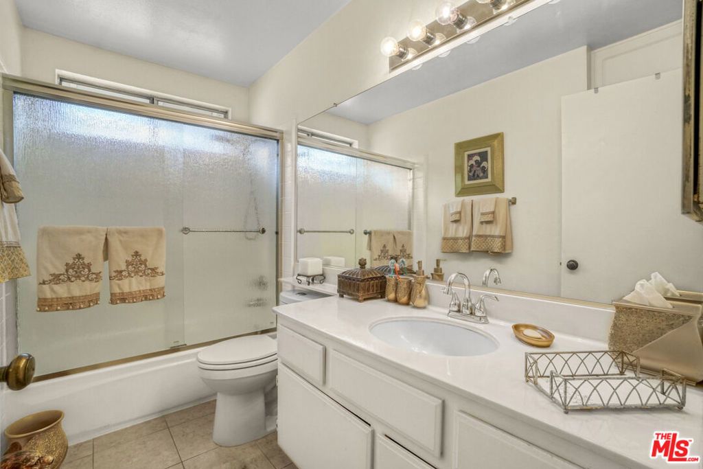 Image 22 of property listing at 3616 Kensley Drive, Inglewood, CA 90305