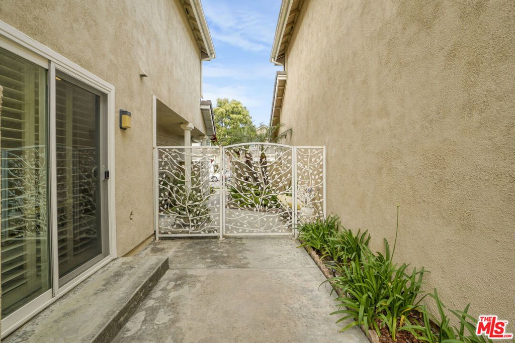 Image 32 of property listing at 3616 Kensley Drive, Inglewood, CA 90305