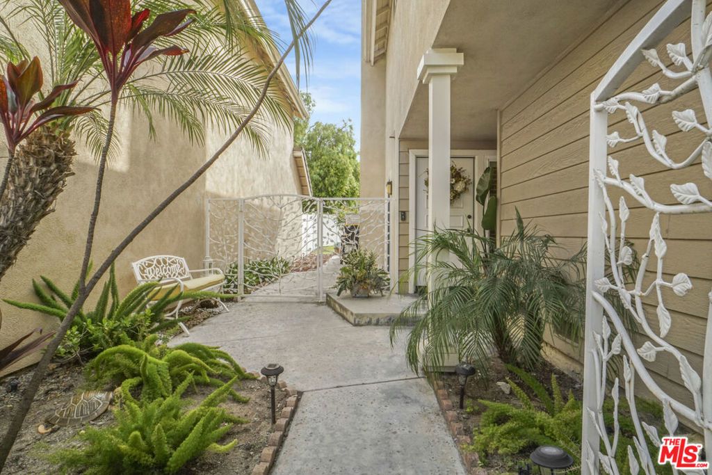 Image 7 of property listing at 3616 Kensley Drive, Inglewood, CA 90305