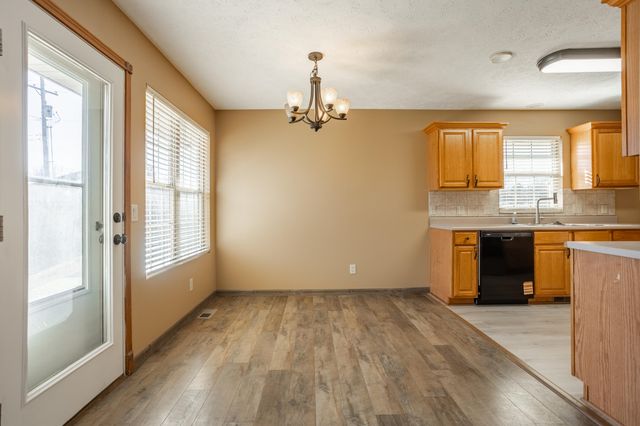 802 S Fountain Avenue, Republic, MO 65738