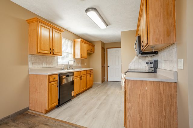 802 S Fountain Avenue, Republic, MO 65738