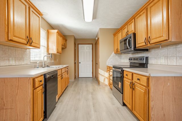 802 S Fountain Avenue, Republic, MO 65738