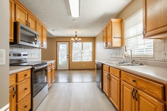 802 S Fountain Avenue, Republic, MO 65738