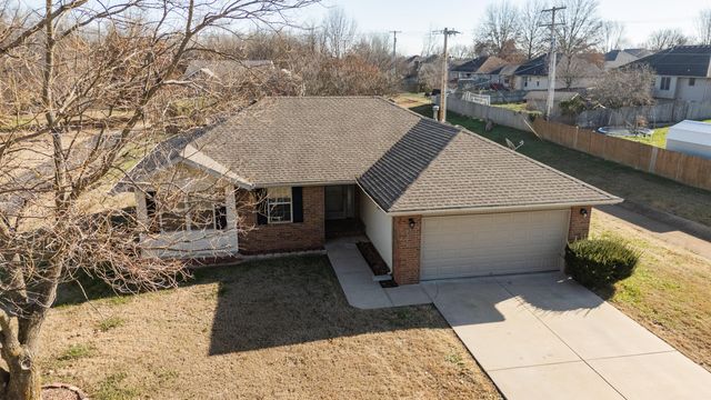 802 S Fountain Avenue, Republic, MO 65738
